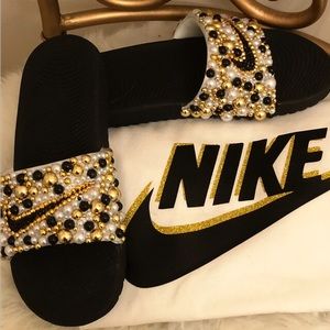 New Nike slides and matching shirt